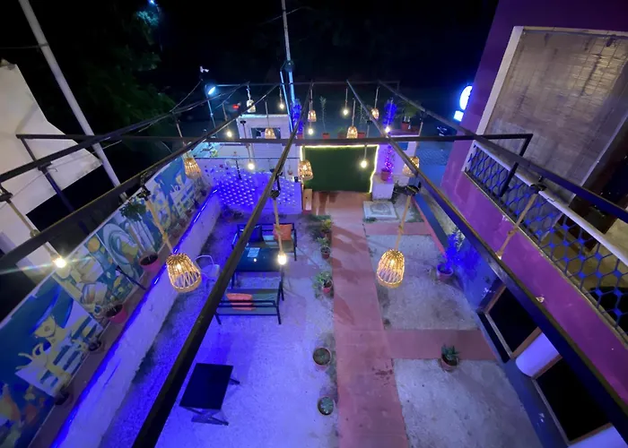 Blue Town Hostel & Cafe